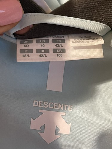 Descente Fully Insulated White, Blue Women's Ski Jacket. Size 10 .$399 - Picture 8 of 17
