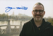 Morgan Neville Autogramm signed 20x30 cm Bild