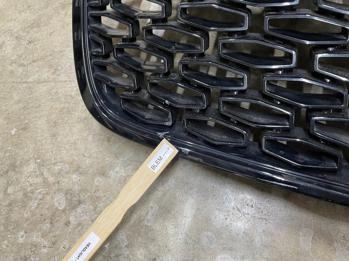 2017-2020 Land Rover Discovery L462 Front Bumper Upper Grille 2017-2020 Land Rover Discovery L462 Front Bumper Upper Grille