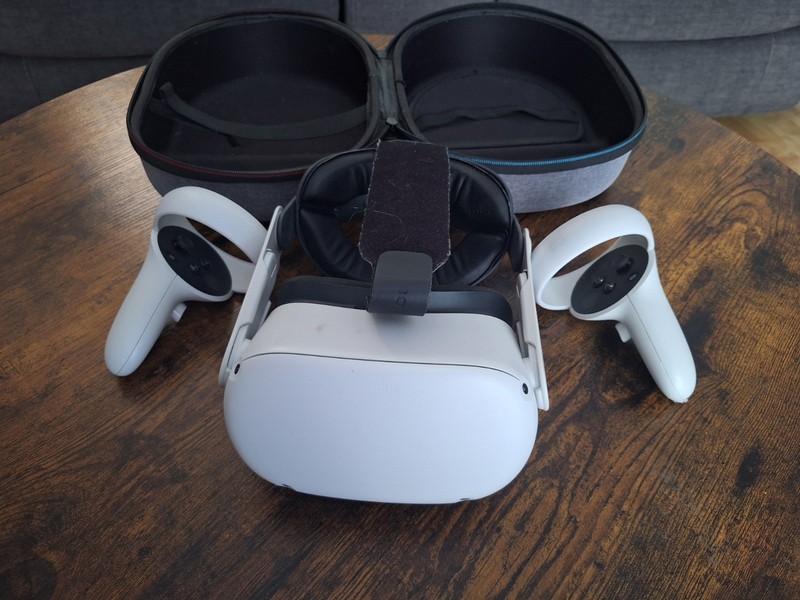 Meta Oculus Quest 2 VR Headset & Controllers & elite strap + carry case