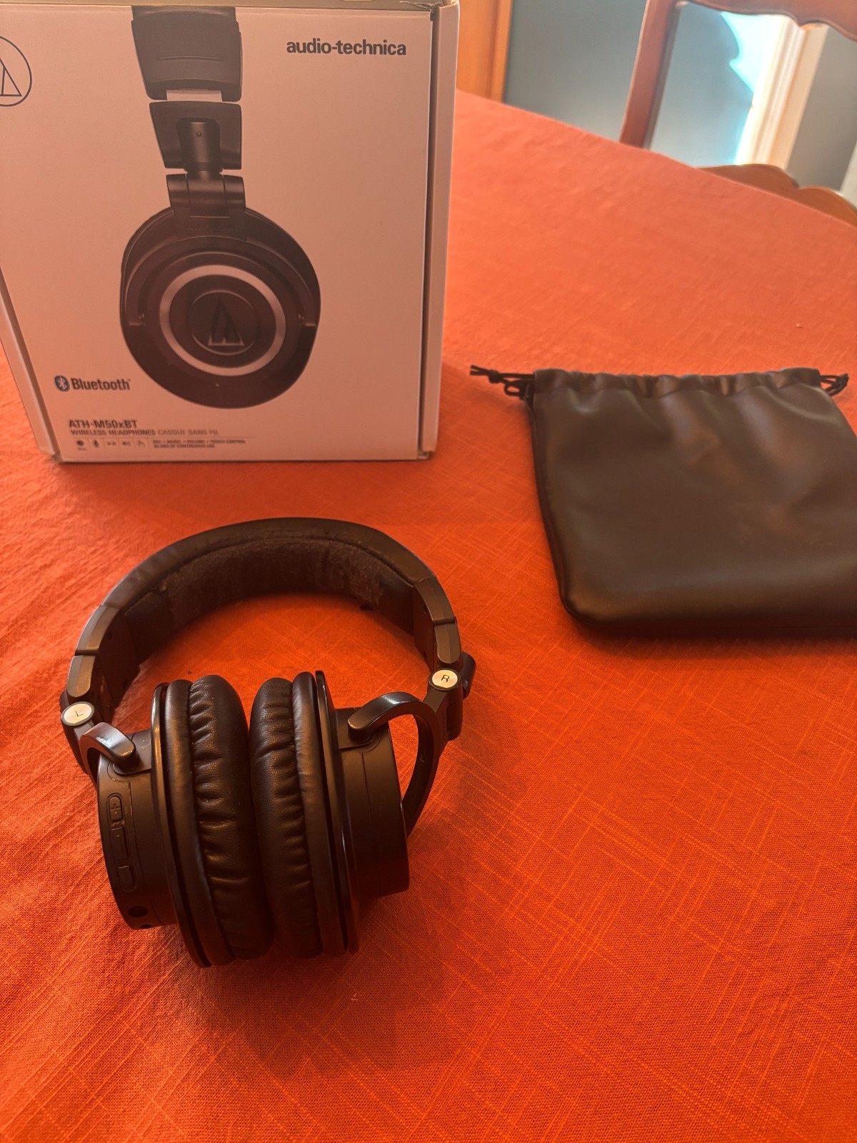 Audio Technica ATH-M50xBT headphones CIB For Parts Not Working