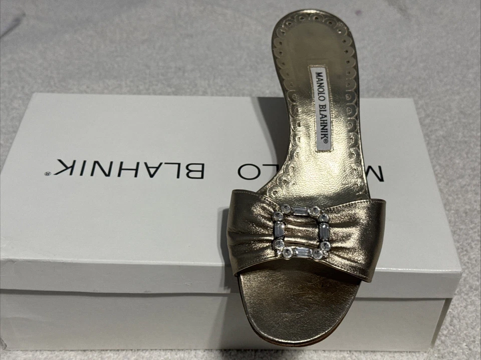 Zapatos de tacón EU38.5/US8 Manolo Blahnik mula con hebilla de cristal. Foto 2 de 4