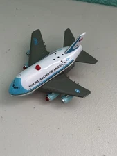 Daron Pull Back Toy Lights Sounds Plane United States of America Air Force One