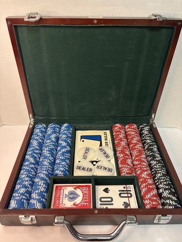 World Poker Tour WPT Poker Chip Set *Cherry Wood Case* 400 Chips Red Blue Black - Picture 1 of 13