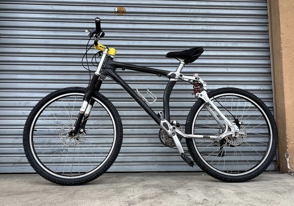 GT STS Carbon Fiber Mountain Bike.(Thermoplastic) - Image 2 of 4