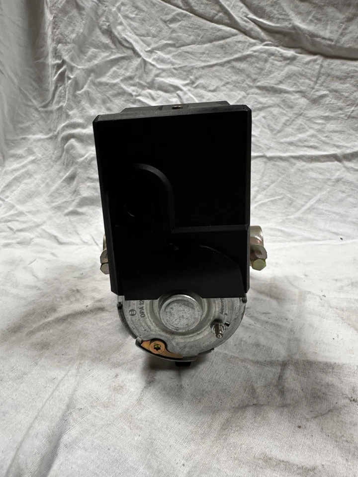 Modulador de nivel de conducción módulo ABS Jaguar XJ6 1988-89 Foto 3 de 4