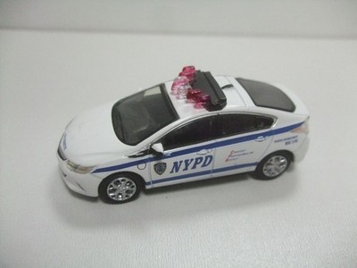 HOT PURSUIT 2016 NYPD Chevrolet Volt New York POLICE by Greenlight SCALE 1:64