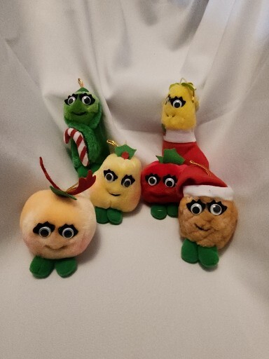 vintage 1991 Del Monte Country  Yumkins Christmas Plush Fruits And Veggies  Set