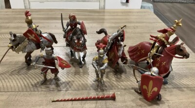 Schleich Ritter Knights Red Fleur De Lis Red  Tournament Horses LOT Retired 2003
