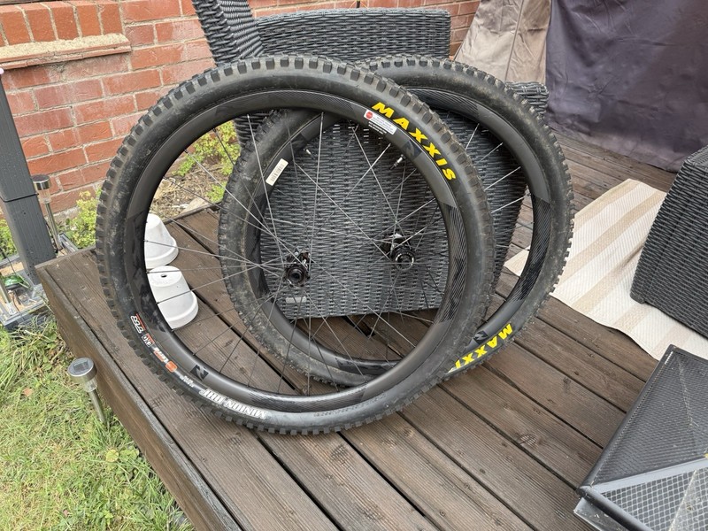 Reynolds Black Label 27.5” Non Boost Carbon Wheels Industry 9 Hubs