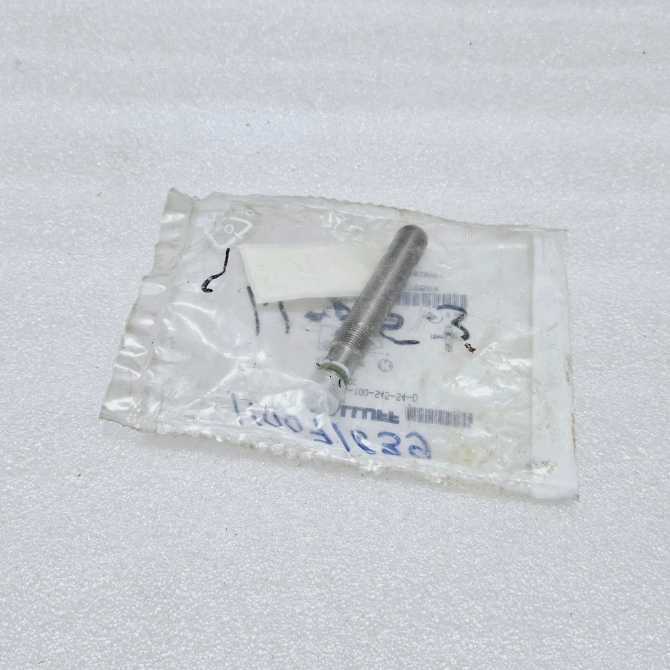 BALLUFF BHS0001 PROXIMITY SWITCH BES 516-100-S45-S4-D SENSOR - NEW - Image 4 of 4