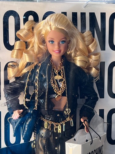 NRFB Barbie doll MOSCHINO blond from net a porter ultra rare gold label - Photo 3/7