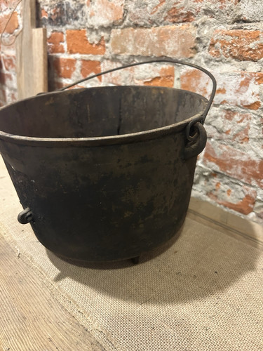 Antigua olla de frijoles de hierro fundido del siglo XIX hervidor de agua gitano 3 patas vaquero marca de puerta - Imagen 3 de 12