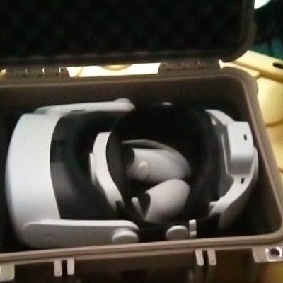 Meta Quest 3s Standalone VR Headset White 120Hz 96° FOV w/ Controllers