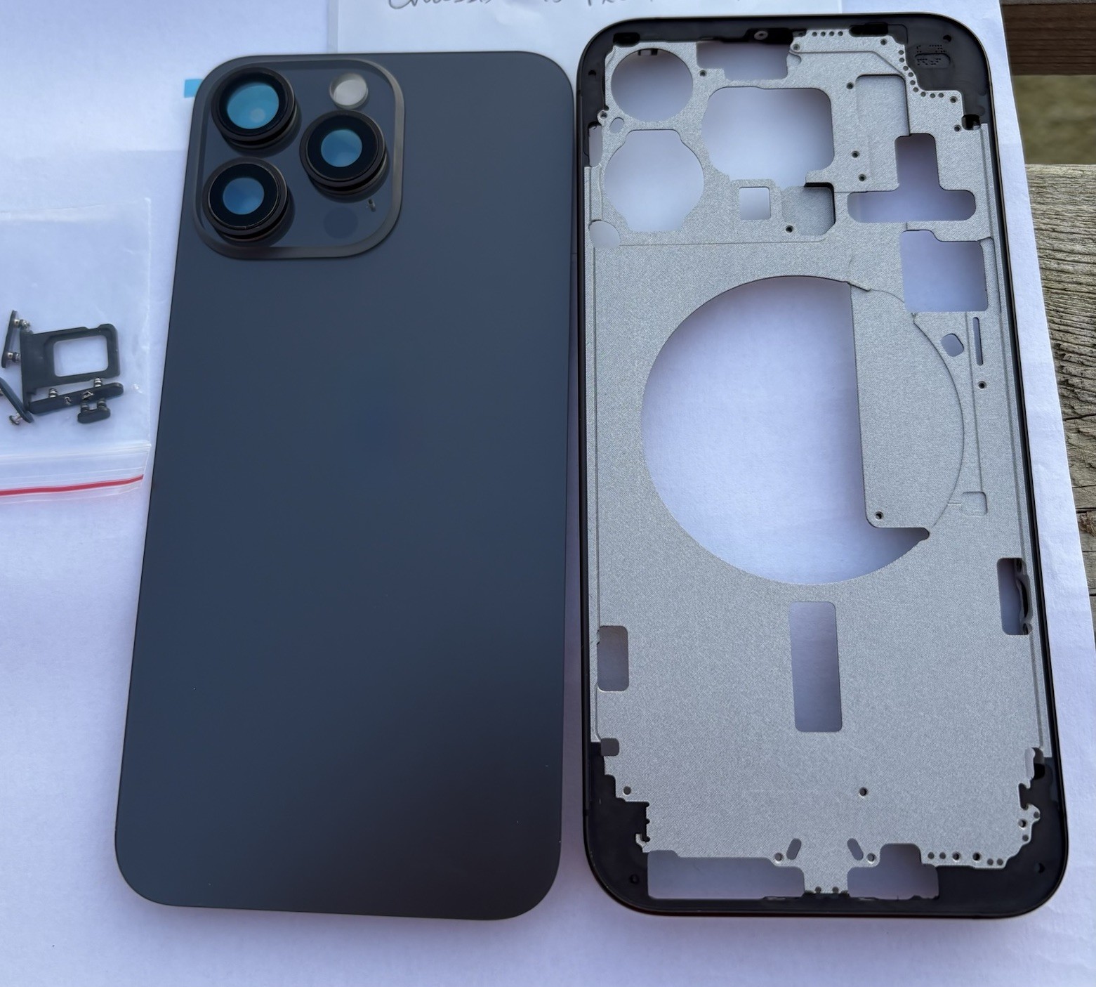 Châssis iPhone 15 Pro Max titane noir d'origine pour rénovation premium