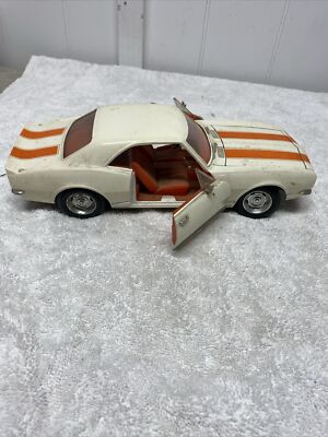 Road Legends Collection 1:18 Die Cast 1967 Chevrolet Camaro
