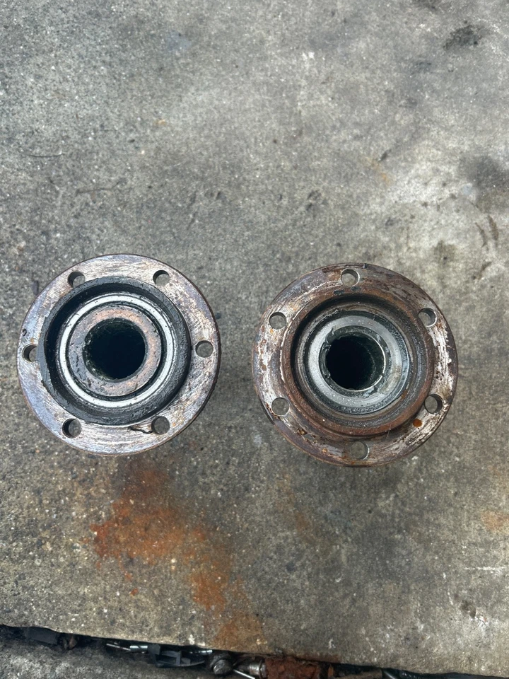 1975 Chev. K-10 (2) Used FRT bearing Spindles (Dana 44) - Image 3 of 3