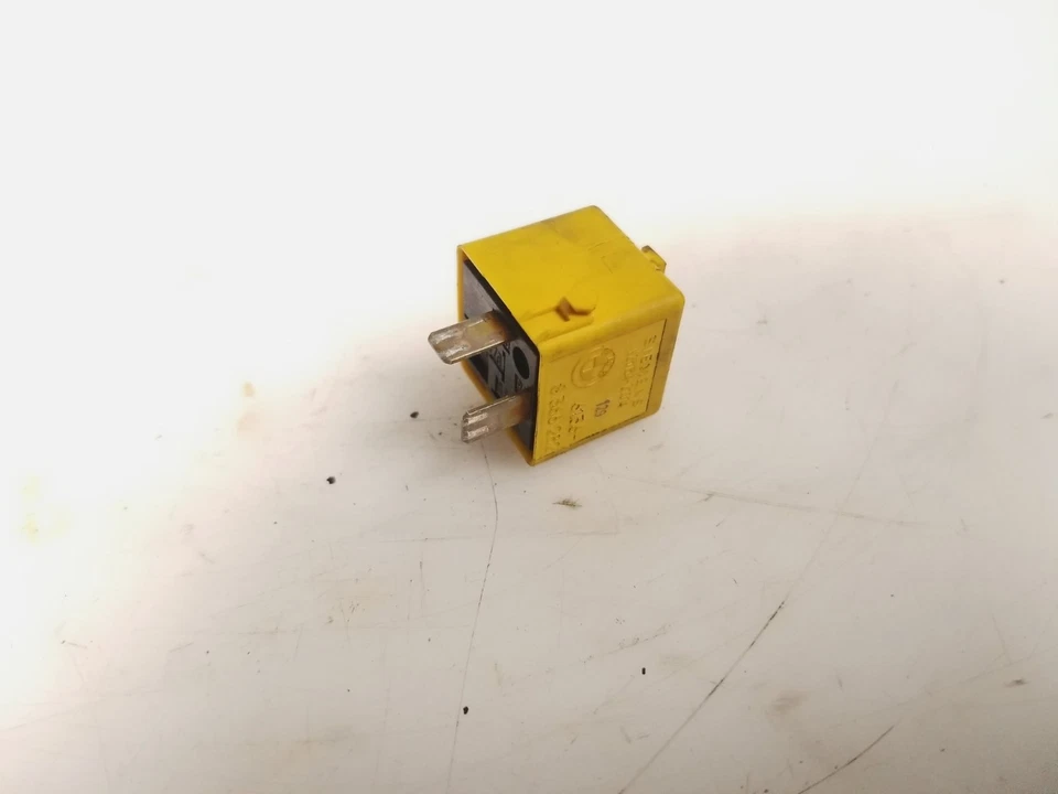 2000 00 BMW R1100 RT Relay 8366282 Free Shipping - Image 2 of 4