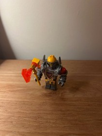 Lego Minifigure Lot NEXO Knights 70323 Nexo Knights Jestro's Volcano Lair