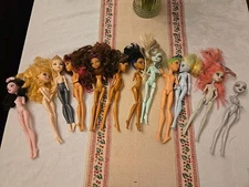 Monster High Lot of 12 Nude, Missing Hands , Incomplete For Parts Customization