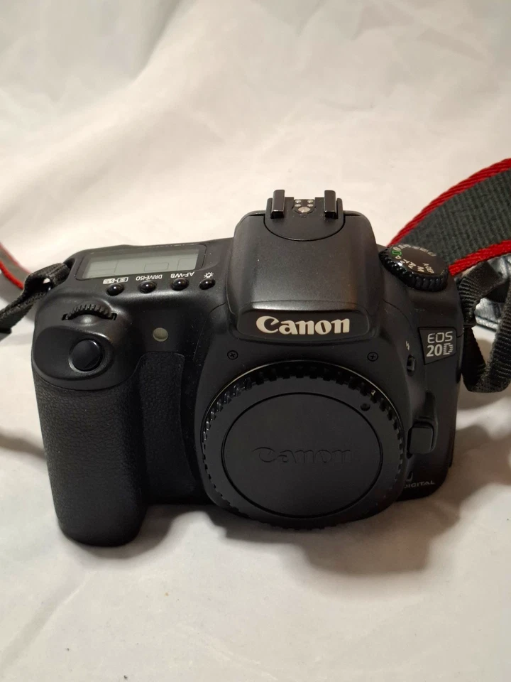 Canon EOS 30D Digital SLR Camera Body 8.2MP Black with Battery Grip, photo 1 of 5