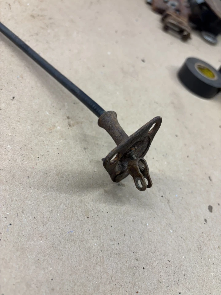 1964 64 65 1965 GTO LEMANS TEMPEST GTO THROTTLE CABLE MOUNT BRACKET OEM 9779967 - Image 3 of 4