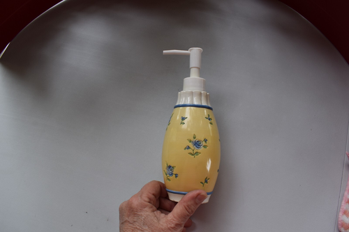 Laura Ashley BUTTERCUP Bathroom Accessory Pump Soap Dispenser Resin 8" Tall - Picture 6 of 8