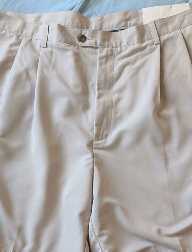 HAGGAR Men's Pleated "Cool 18 @ Khaki Shorts" - Size 42W - Picture 2 of 4