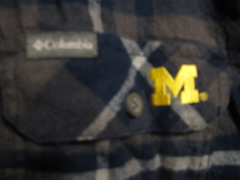 Columbia University Of Michigan Franela Hombres XL Azul Cuadros Logo Bordado Foto 3 de 4