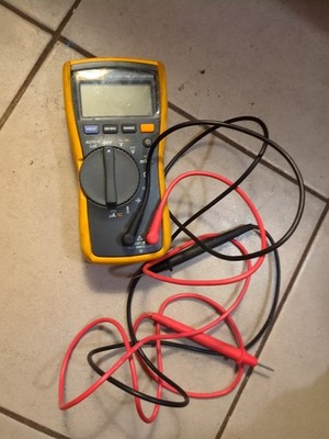 FLUKE 116 TRUE RMS MULTIMETER Tested And Turns On  Pre Owned