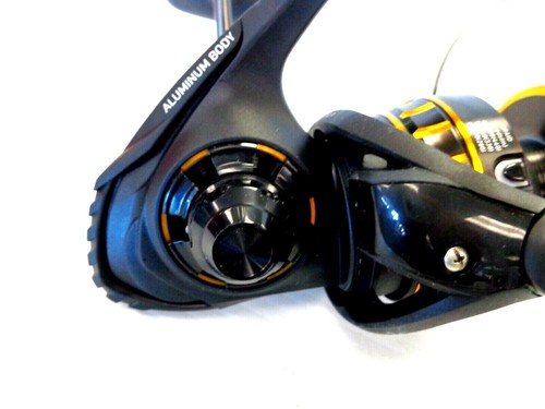 Carrete giratorio de agua salada Daiwa BG 5000 negro y dorado BG5000 - NUEVO - Imagen 5 de 7