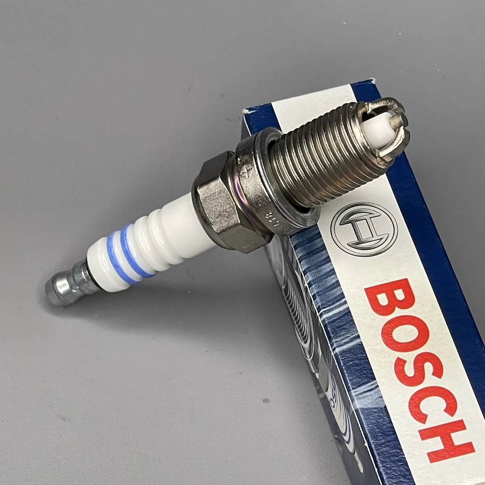 Bujía de itrio BOSCH 7404 para Chevrolet Optra LS 2004-2007 4 piezas Foto 3 de 4