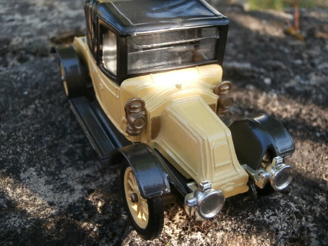 CORGI CLASSICS: 9032 Renault 12/16 1910 Neuwertig/Mint incl. Club Leaflet in OVP - Bild 4 von 4