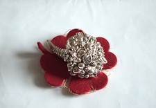 cornucopia laminata in argento portafortuna frutti su base quadrifoglio rosso