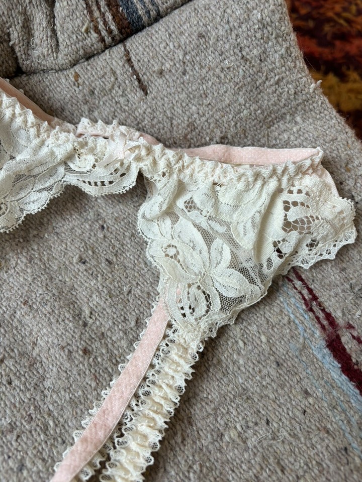 Vintage Victorias Secret Gold Label Nylon Lace Garter Belt Pink Ivory