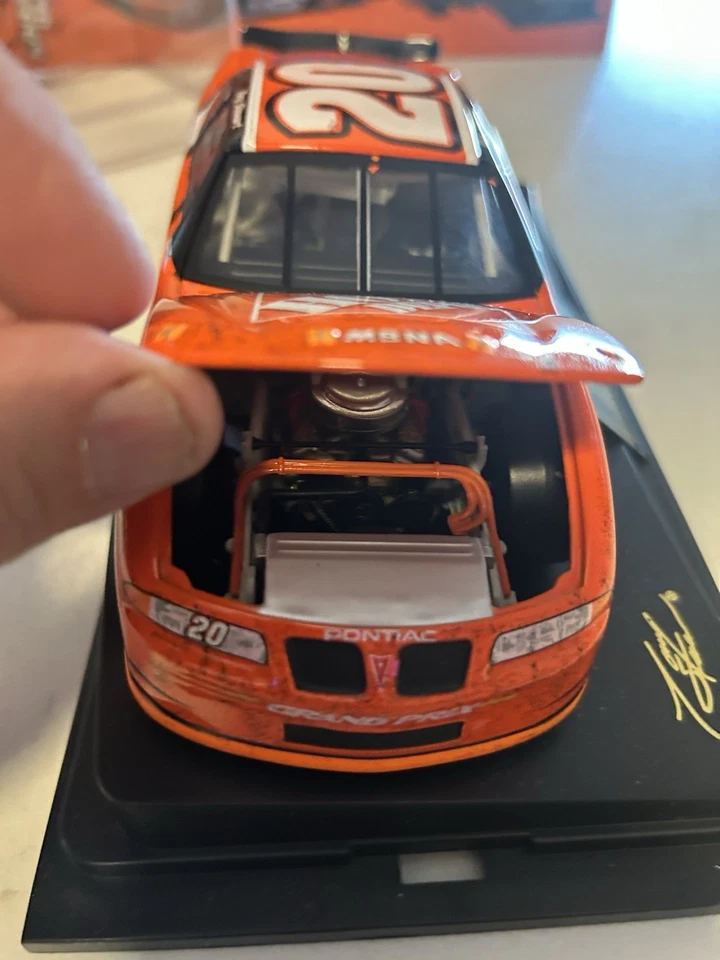 Revell Tony Stewart's #20 -Muñeca Hula - Atlanta Motor Speedway - Autógrafo en estuche Foto 4 de 4