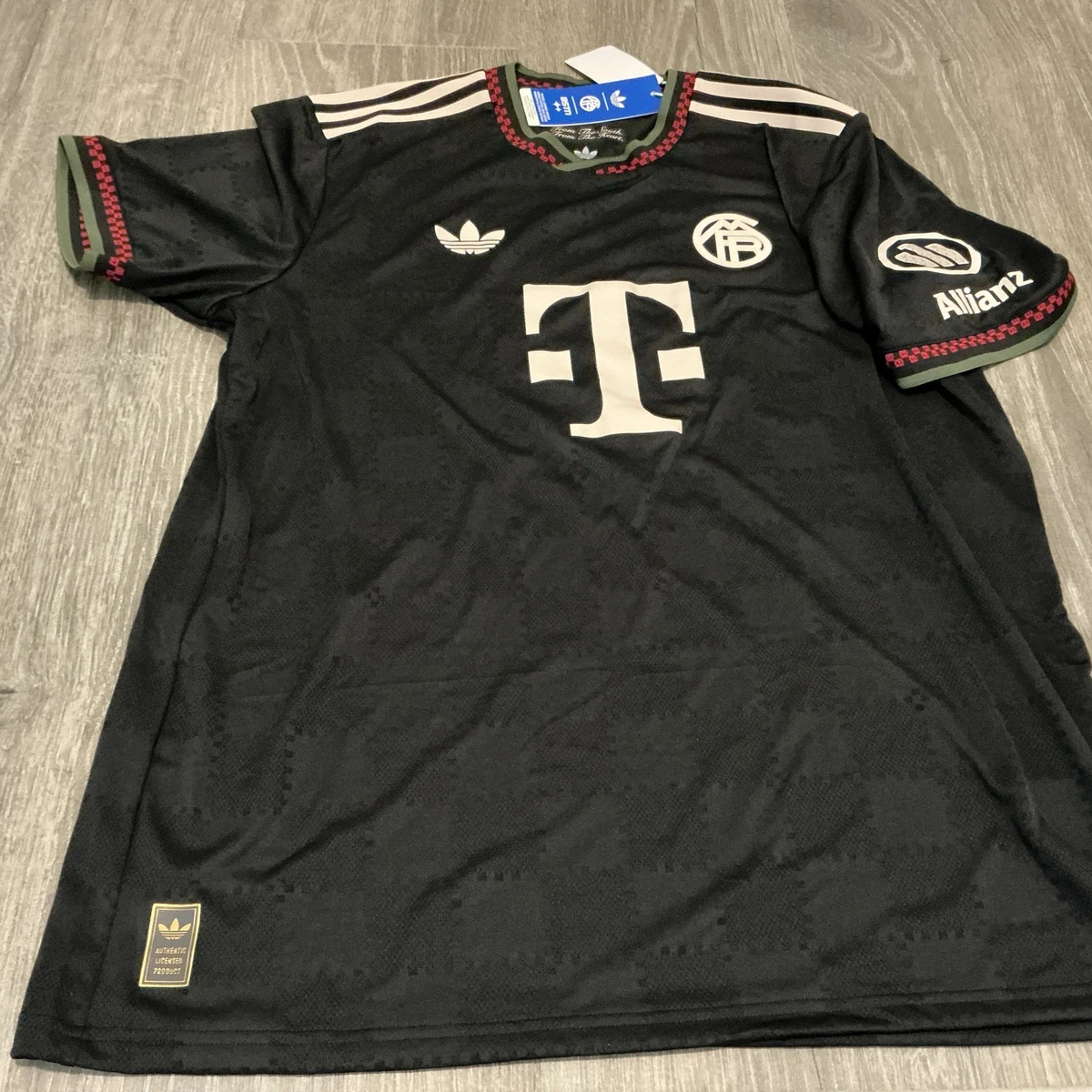 Preços baixos em Bayern de Munique Preto Clube Internacional fã de