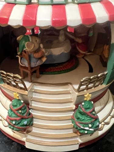 House of Lloyd Christmas Holiday Hideaway Musical Teapot 1992 Mouse House 541273 - Picture 2 of 10