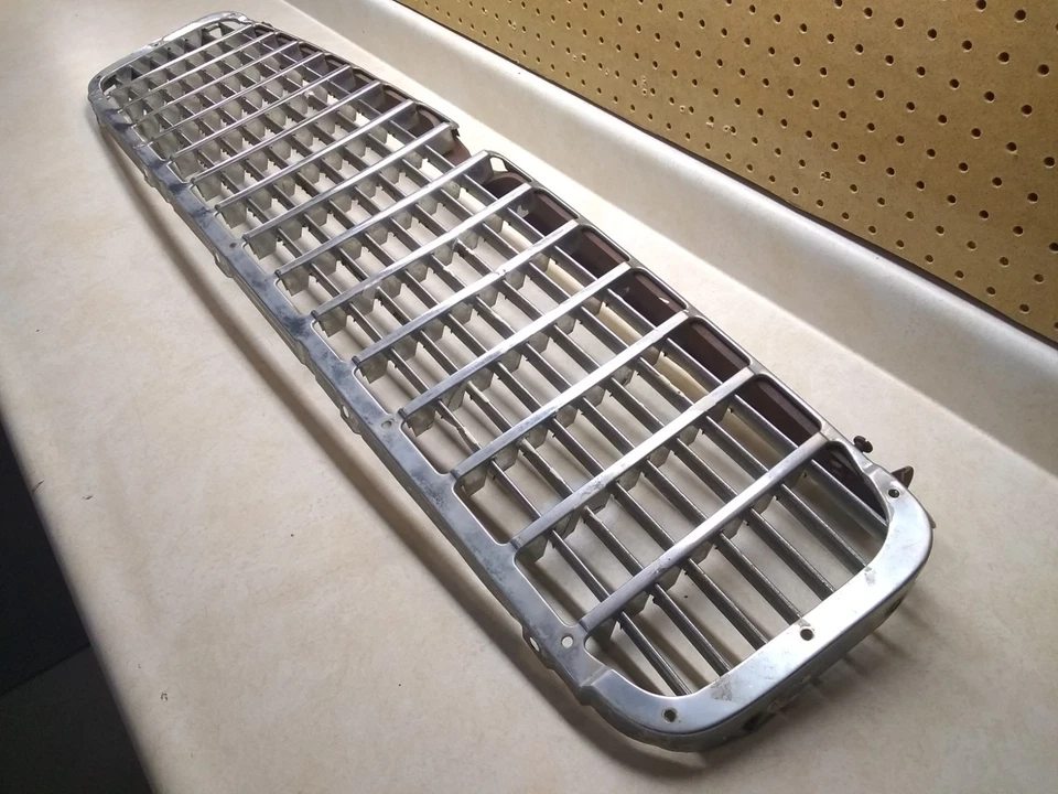 VTG Used OEM GM 1955 Chevrolet Bel Air Grill Assembly & Tie Bar, USA!! - Image 3 of 4