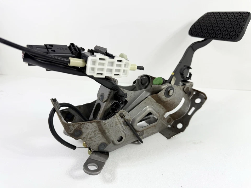 Conjunto de pedal de freno automático Mazda RX-8 2004-2008 montaje en piso OEM Foto 3 de 4