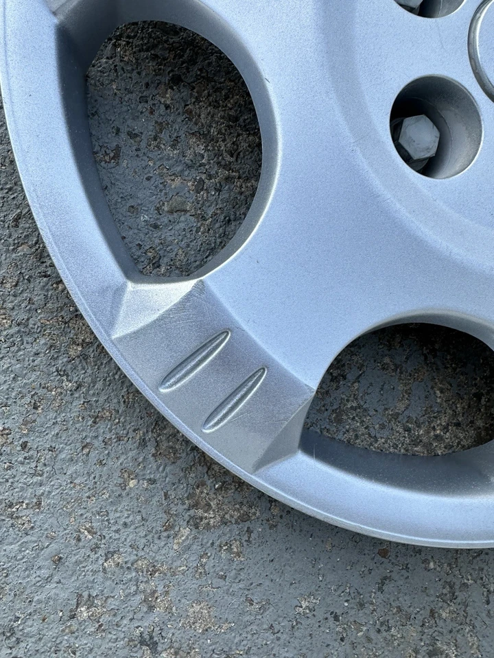 One 02-07 Saturn Vue Bolt On 16” Hubcap Wheel Cover 22661203 03 04 05 06 - Image 3 of 4