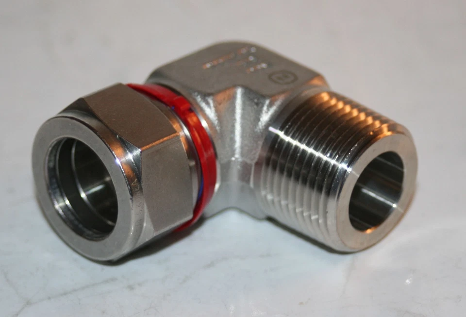 3/4" Tube OD x 3/4" MNPT 316ss Male Elbow Superlok SME-12-12N-S316 - Image 2 of 4