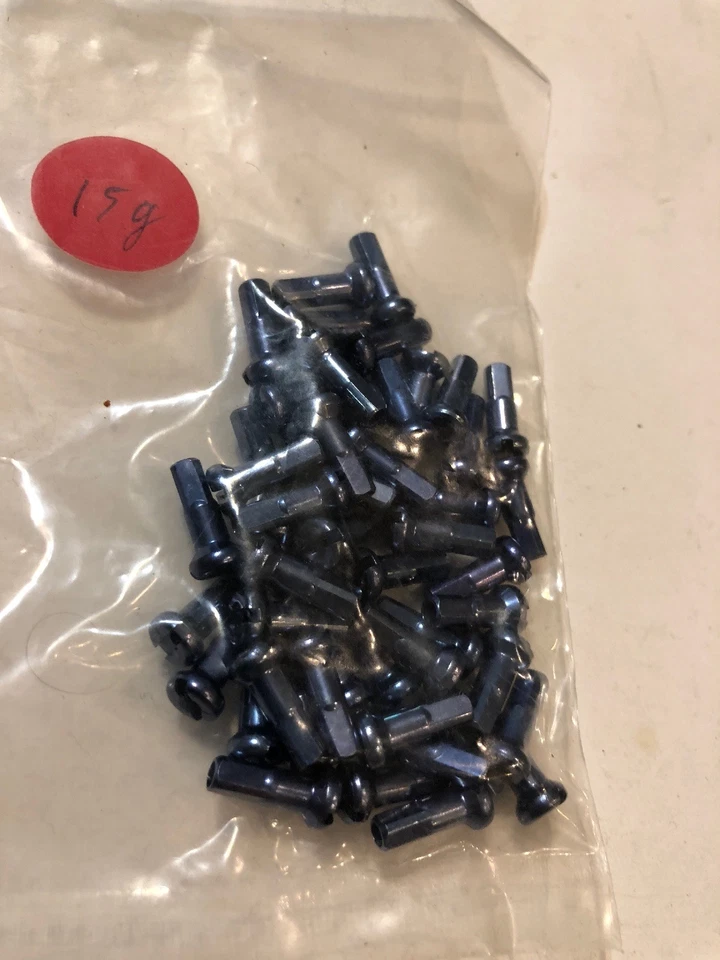 Pezones de radios de aleación de aluminio azul hielo Wheelsmith AN15 - Paquete de 50 Foto 3 de 4