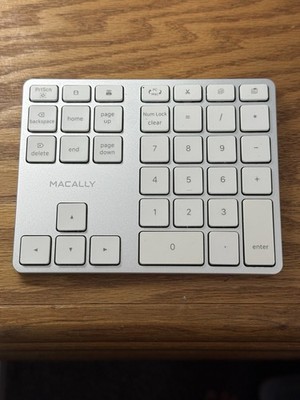 Macally BTNUMKEYPRO Rechargeable Bluetooth Aluminum Numeric Keypad in box