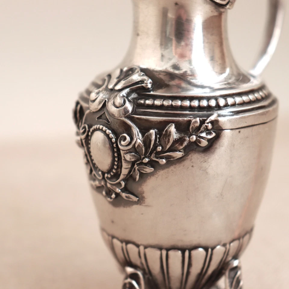 Jarra de crema francesa de plata del siglo XIX jarra de leche ornamentada con patas olla antigua Foto 3 de 4