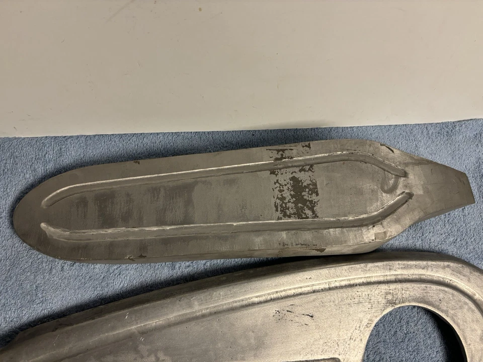 Protector de cadena de lujo Shelby Airflo de preguerra - Hiawatha Arrow / Fundiciones de estante portador Foto 3 de 4