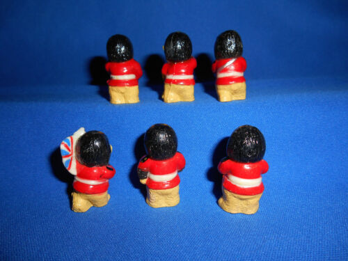 ROYAL GUARD TEDDY BEARS Set of 6 Mini Plastic FIGURINES Bearskin Cap Toy Figures - Picture 4 of 5