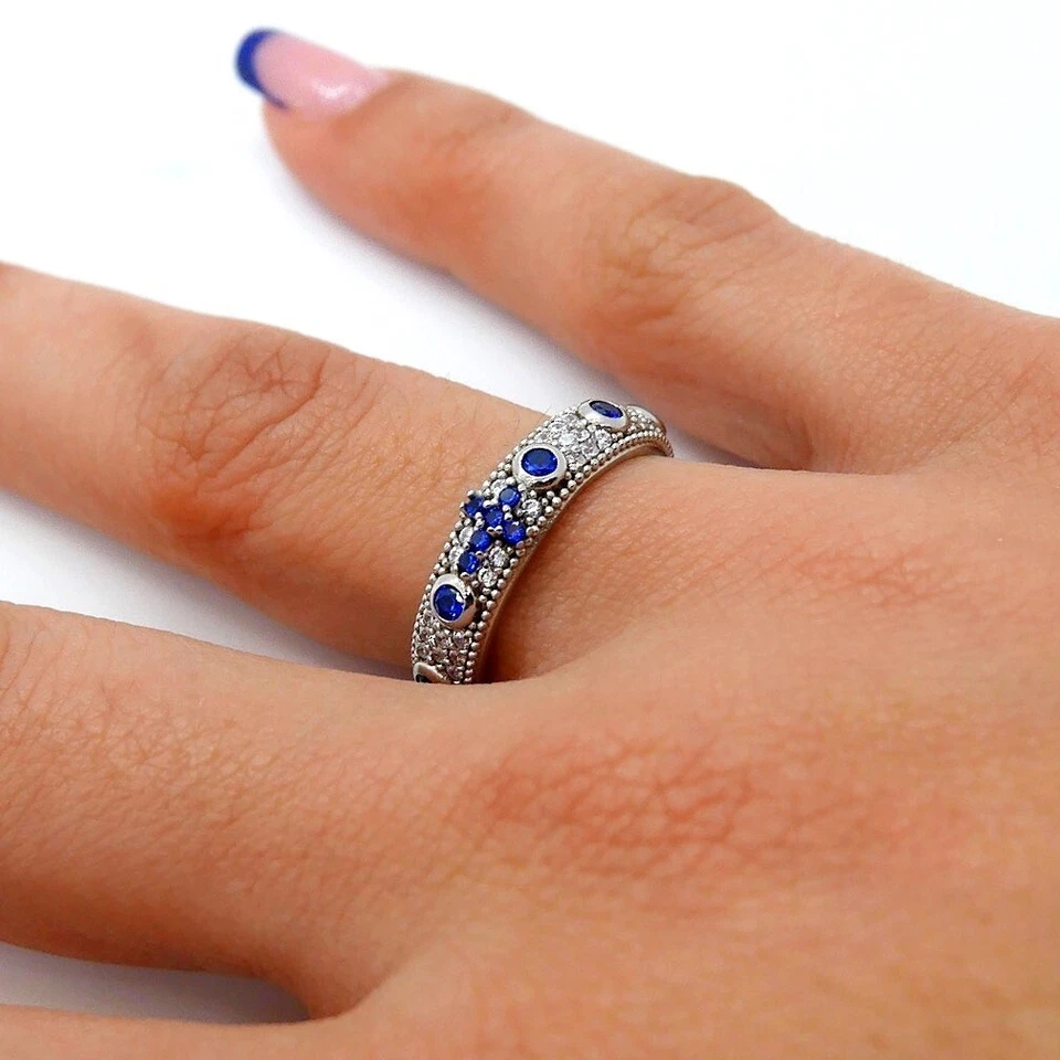 ANELLO A ROSARIO CON ZIRCONI BIANCHI E BLU ZAFFIRO IN ARGENTO 925 RODIATO IN ORO - Immagine 2 di 2