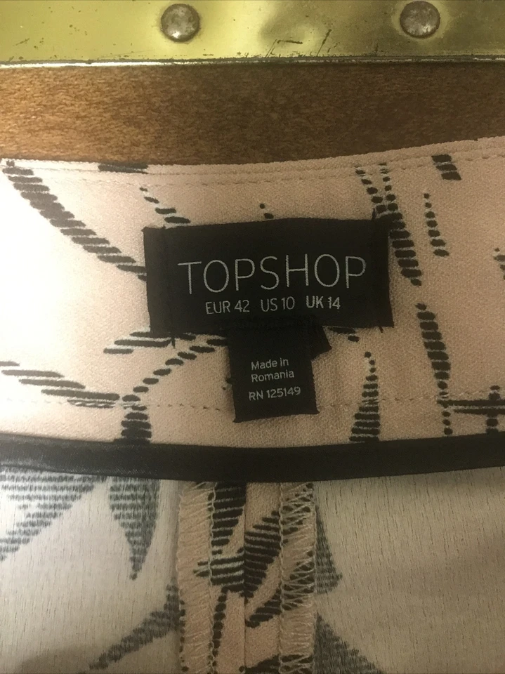 Topshop Women's Floral Print Frill High Waisted Shorts  Size US 10  Light  Pink - Image 3 of 4