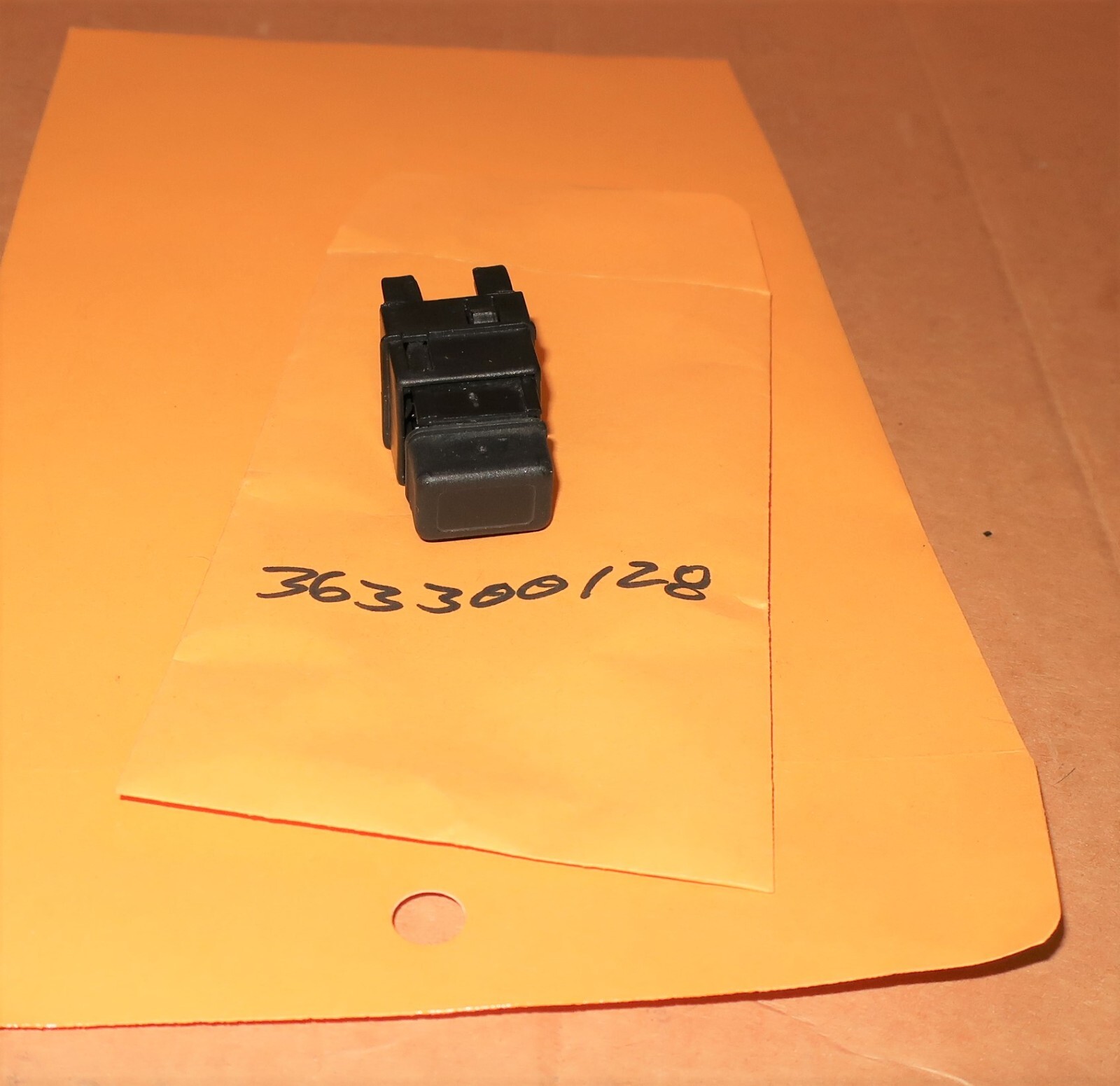 Maserati Biturbo EXTRA DASHBOARD SWITCH  Ghibli II  Momentary Contact 393300128